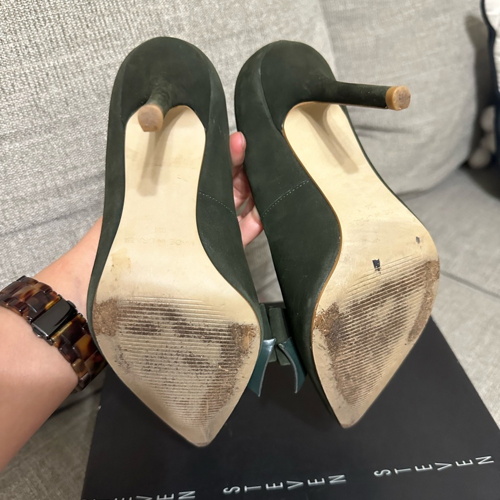 Olive Steve Madden heels with bows - Picture 8 of 9
